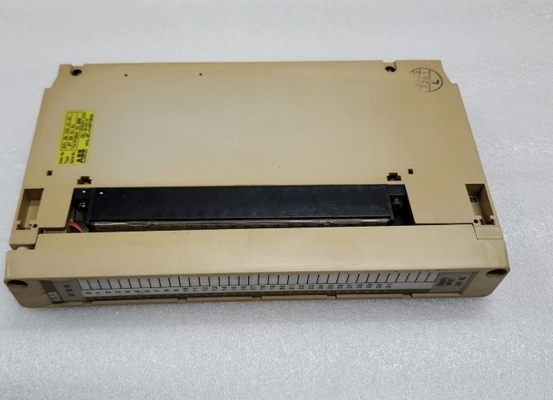 07EB61 GJV3074341R1 ABB 디지털 입력 모듈 32DI 24 VAC/DC PLC 모듈