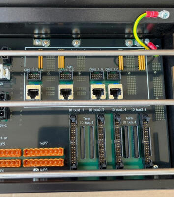 1:1 컨트롤러 이중화 및 고속 안전 버스를 갖춘 제어 프로세서용 Honeywell FS-CPCHAS-0001 섀시