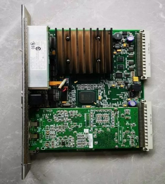 IC698CPE010 GE 중앙 처리 장치 CPU I/O 및 스마트 옵션 모듈과 통신 300MHz 셀레론 마이크로 프로세서